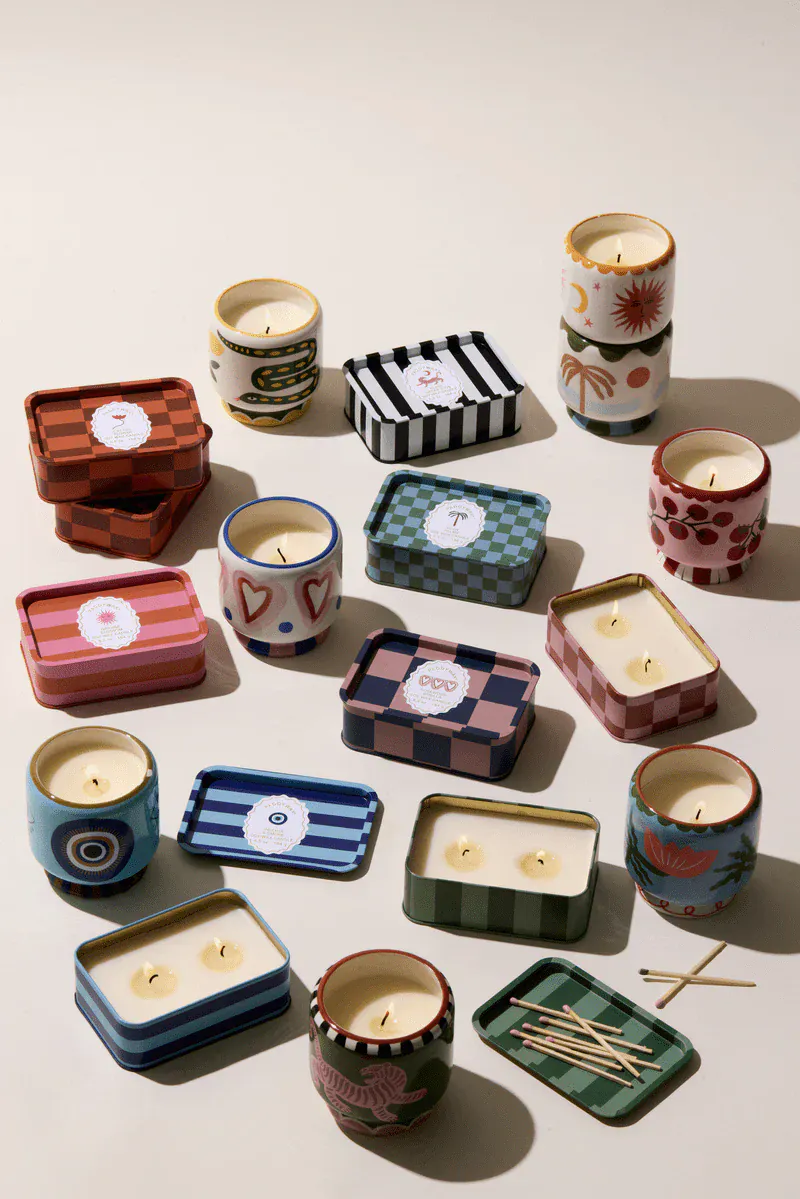 Adopo 6.5 oz Printed Tin Hearts Candle - Rosewood & Vanilla - Image 3